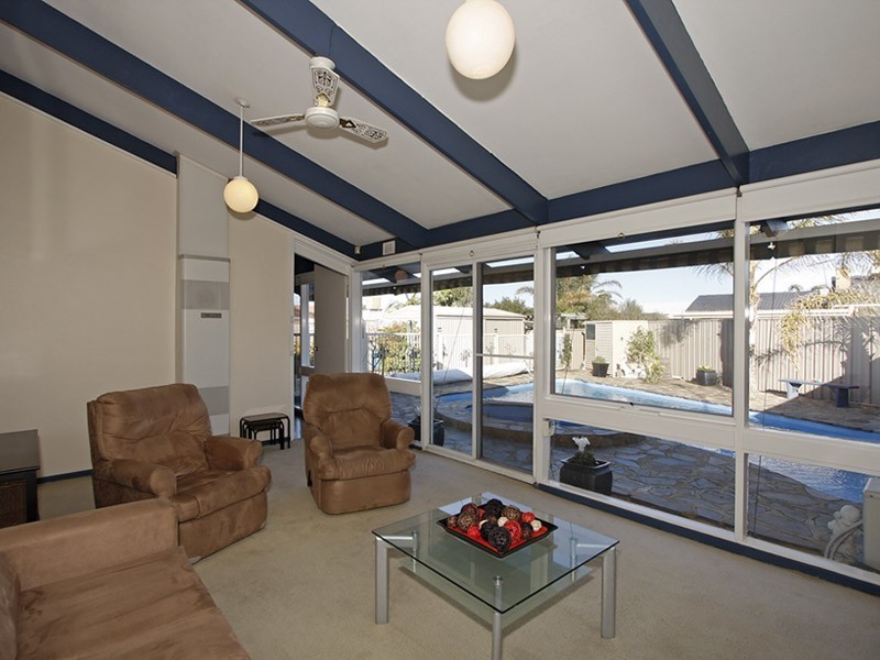 4 Illawarra Court, West Lakes Shore SA 5020